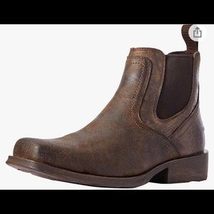 Ariat mens square toe boots. Worn twice, bought brand new, too small for me